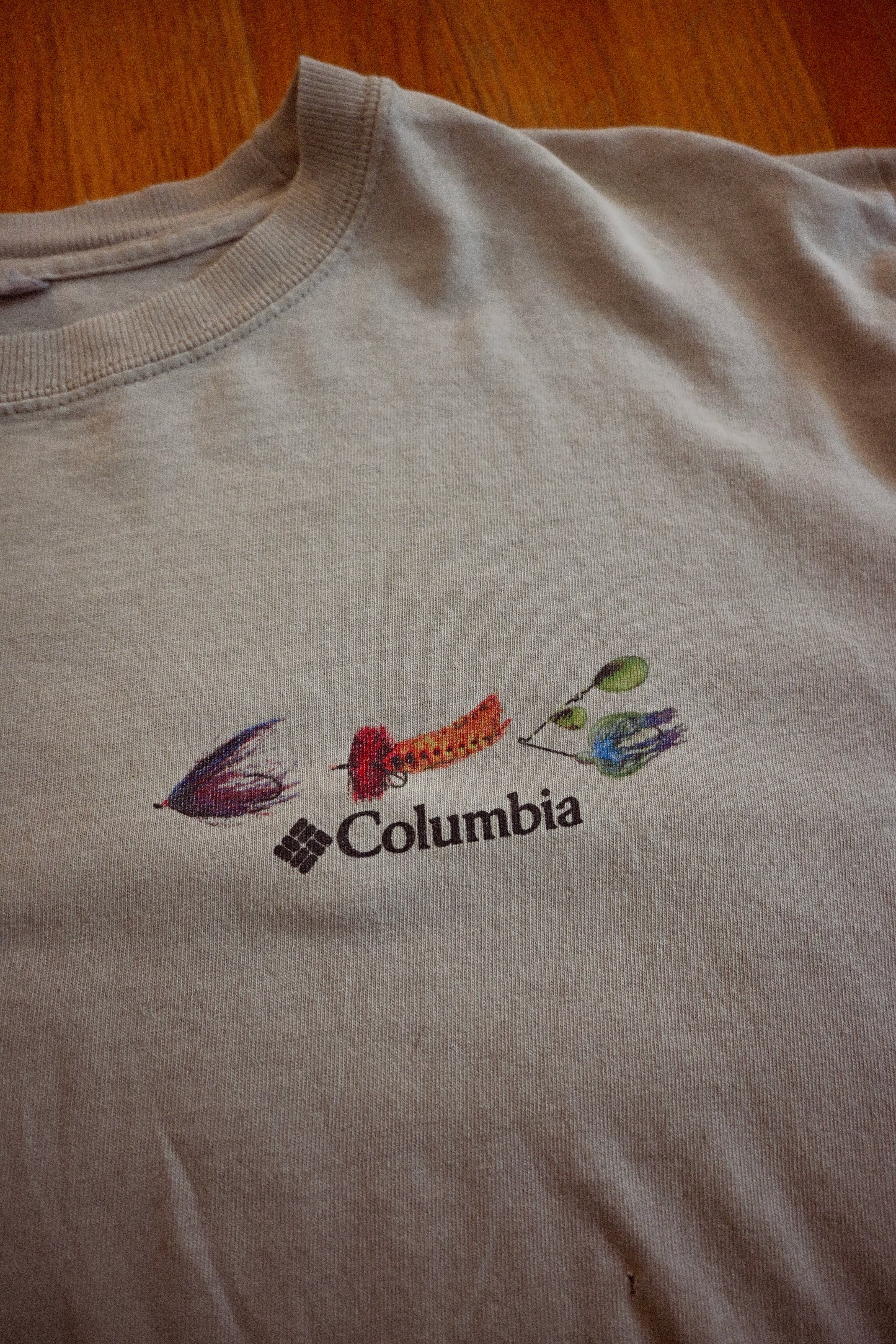 Distressed Columbia Periodic Table of Fish Lures & Flies T - M/L
