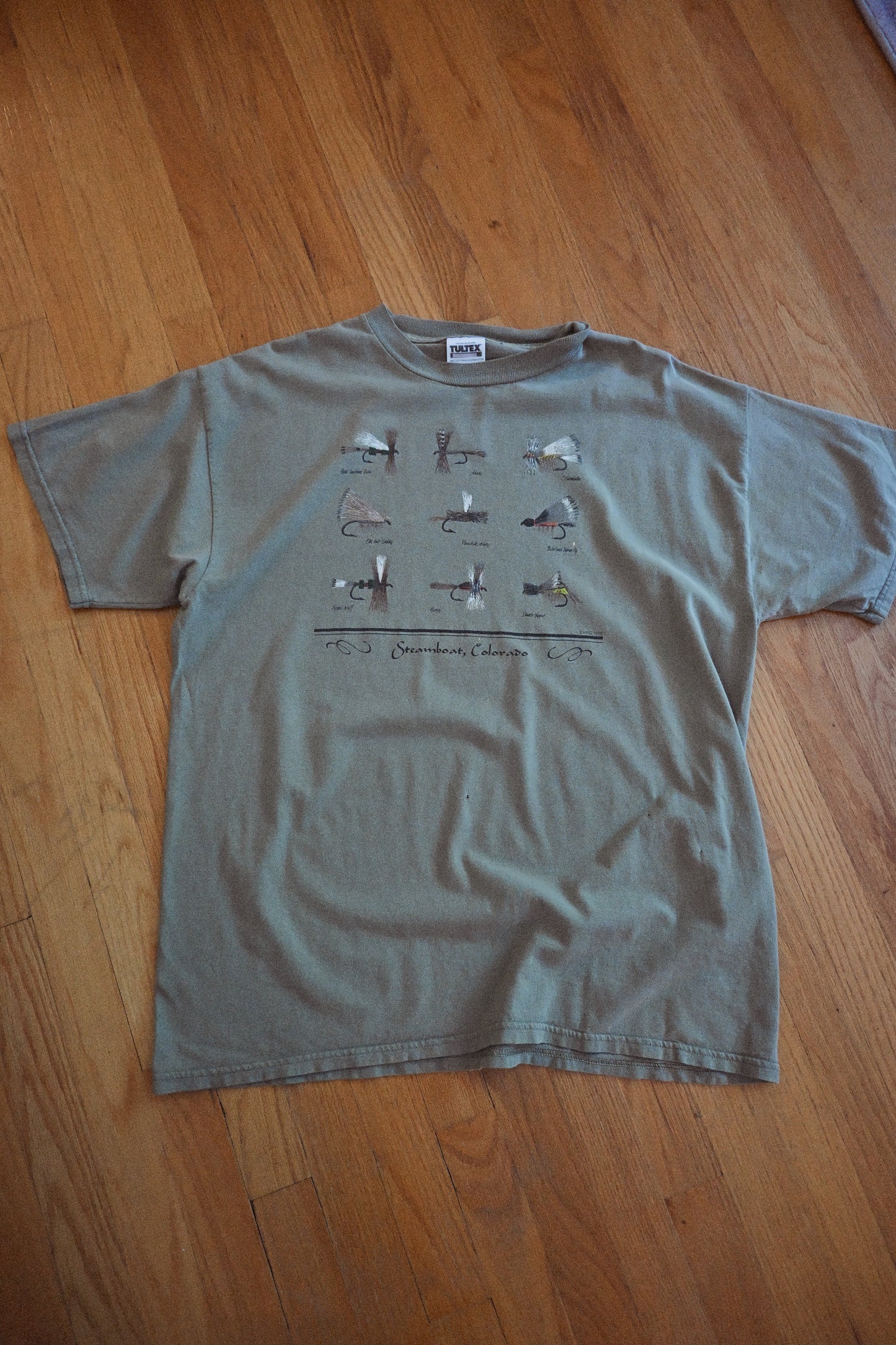 Distressed Steamboat Colorado Flies T - XL