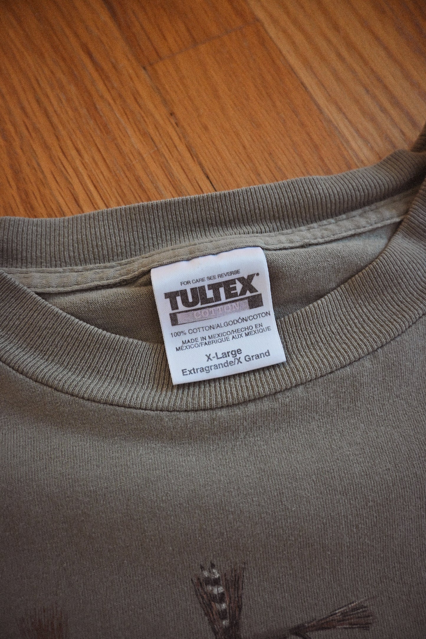 Distressed Steamboat Colorado Flies T - XL