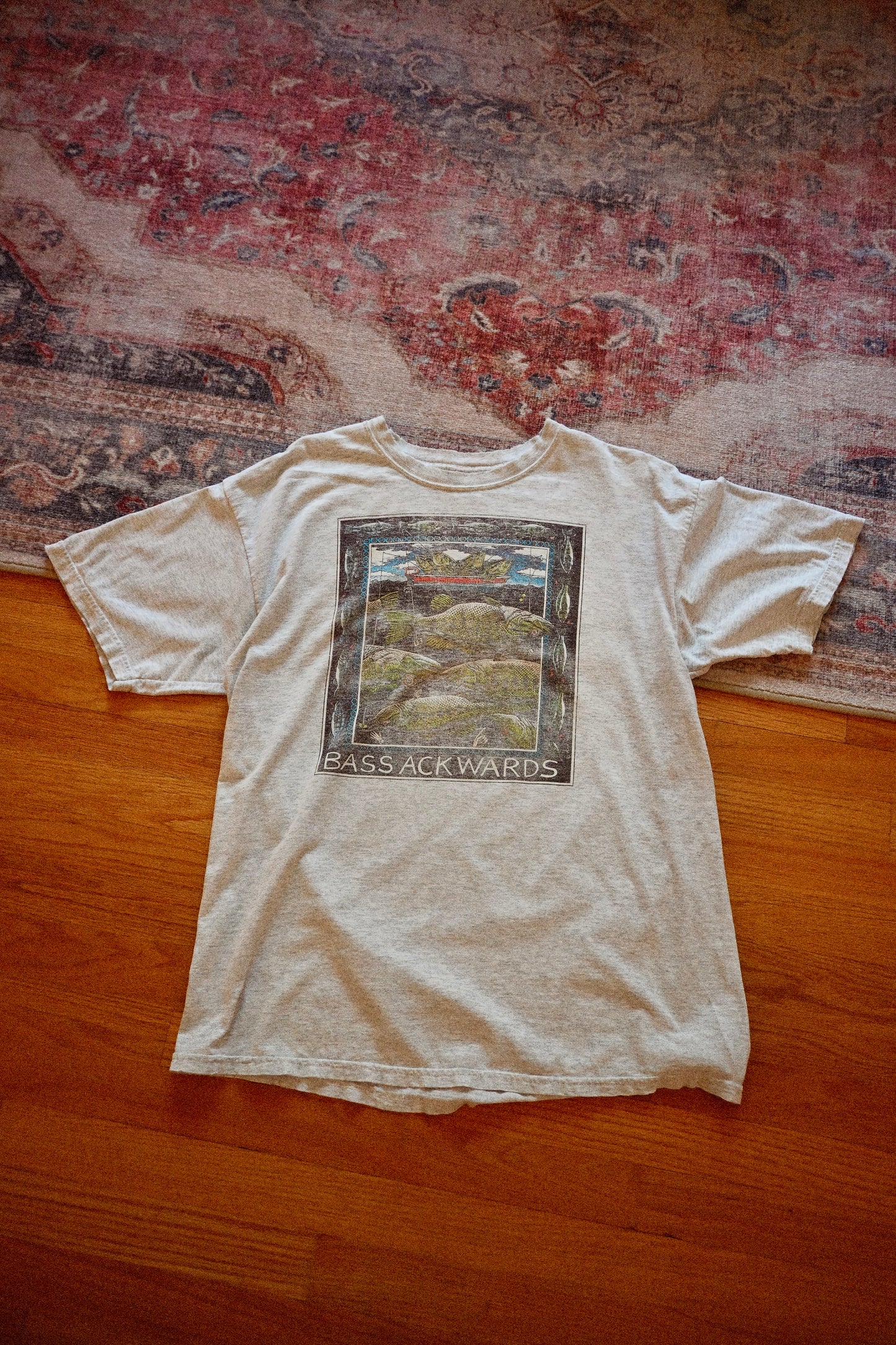 Distressed Ray Troll Bass Ackwards T - XL