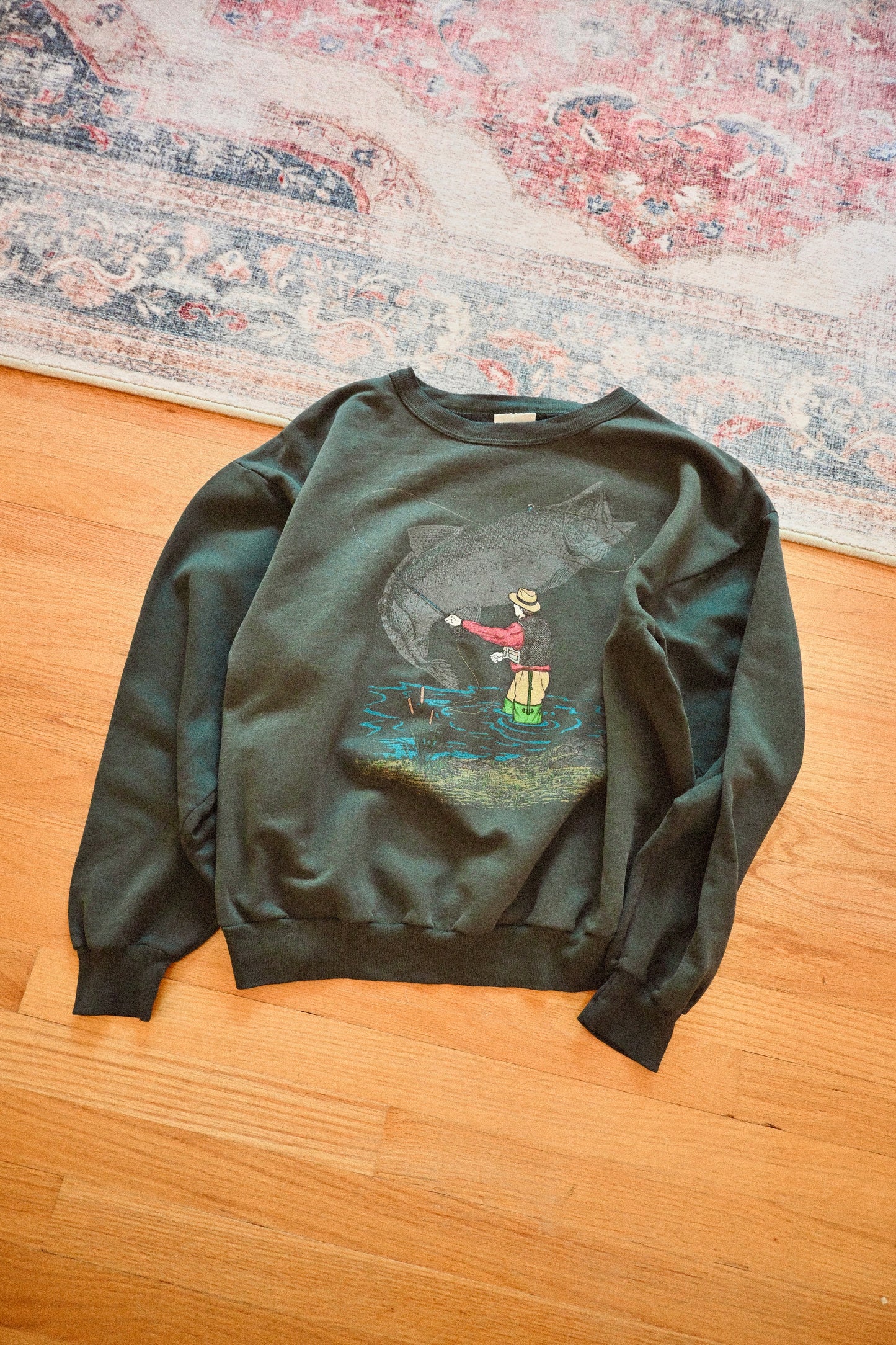 Distressed Vintage Angler Graphic Sweatshirt - L