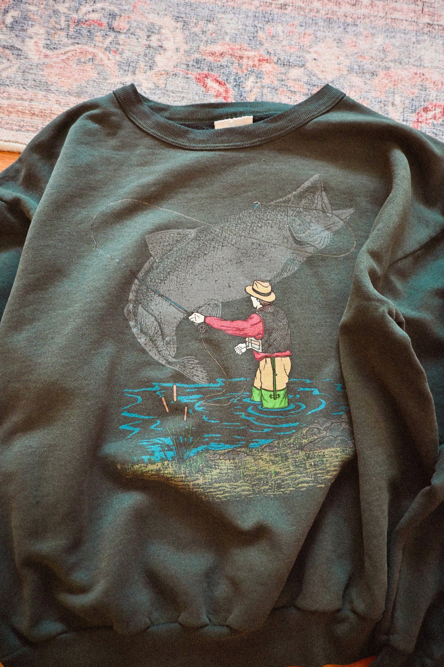 Distressed Vintage Angler Graphic Sweatshirt - L